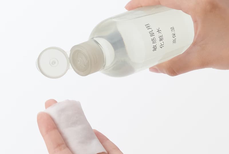 敏感肌用化粧水使用時