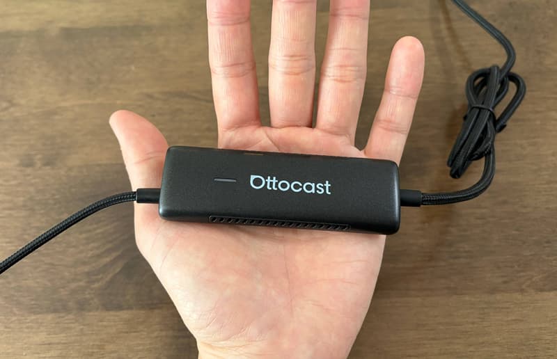 ミラータッチを手に持ってる